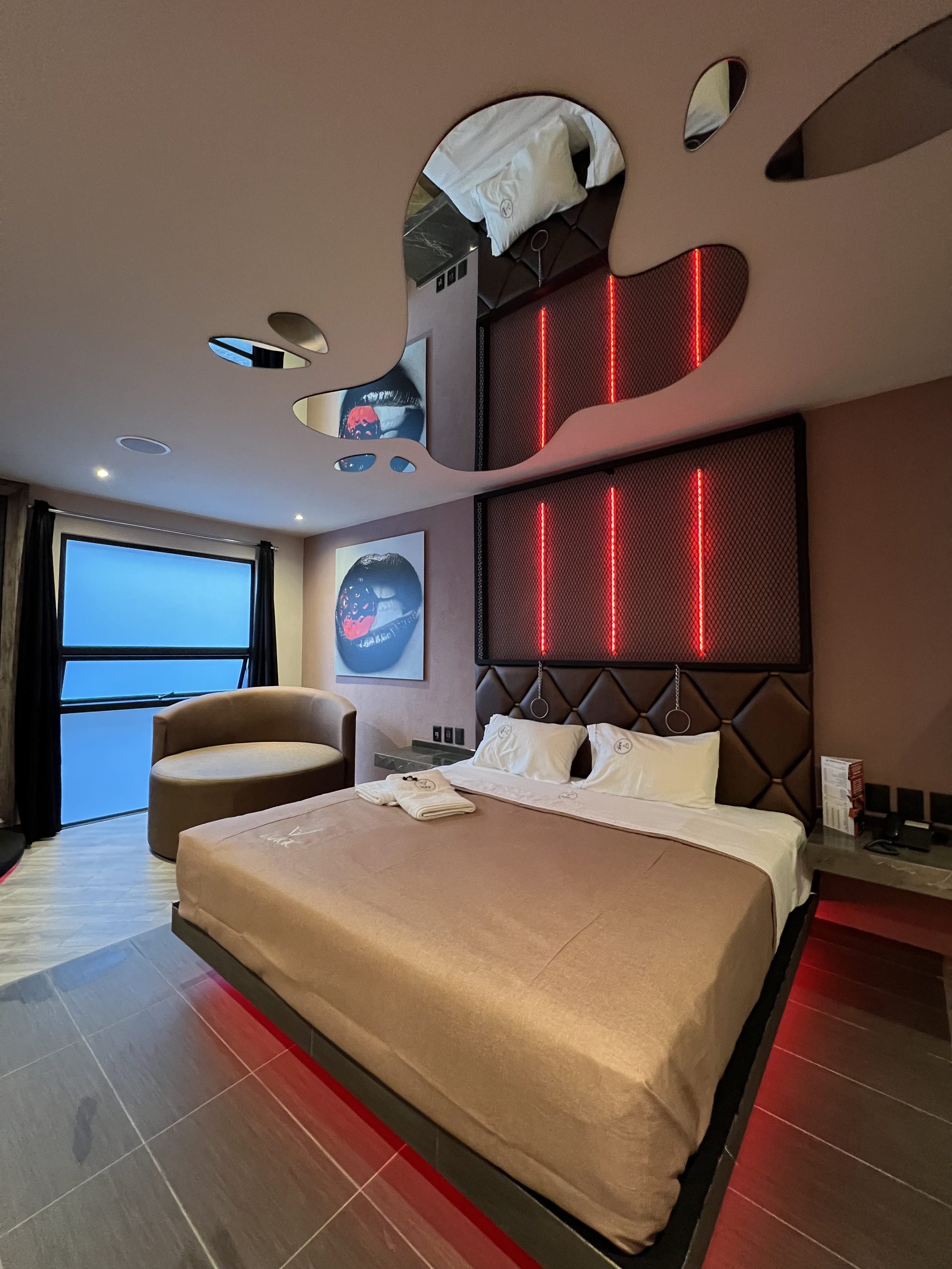 Habitación Con Cochera