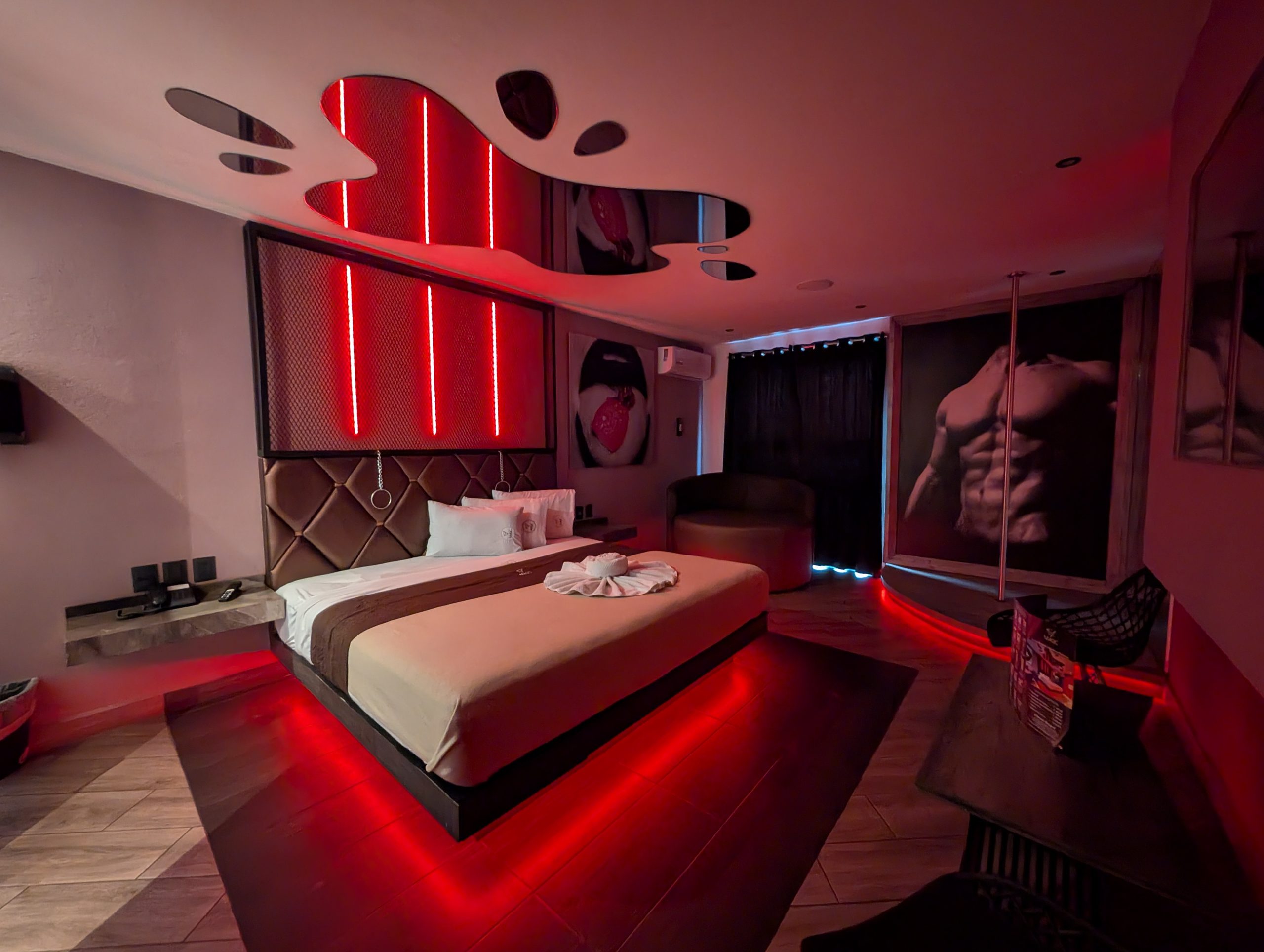 Habitación Peatonal con iluminación roja